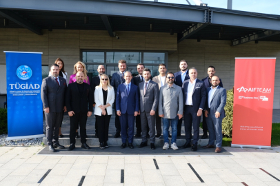 TÜGİAD Bursa Şubesi, Dijital Geleceğin Kodlarını Masaya Yatırdı