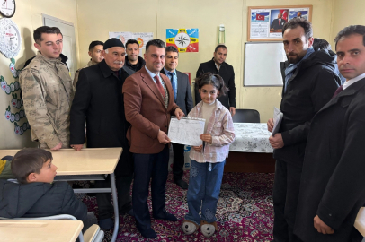 Erzurum'da şehit çocuklarının ilk karne heyecanı paylaşıldı