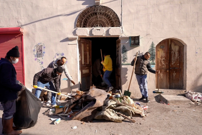 Tarsus’ta Halk Sağlığını Tehdit Eden “Çöp Ev” Temizlendi